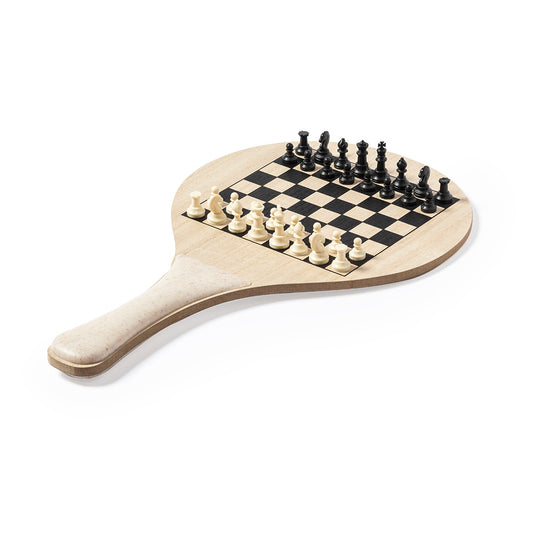 Palas de playa con juegos ajedrez y parchis